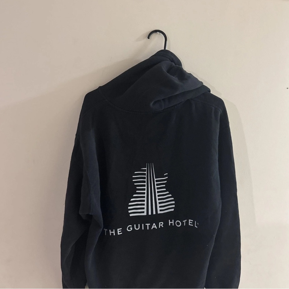 Hard Rock Hotel & Casino Sweater Mens Size XL Black White Guitar Graphic - Picture 2 of 3